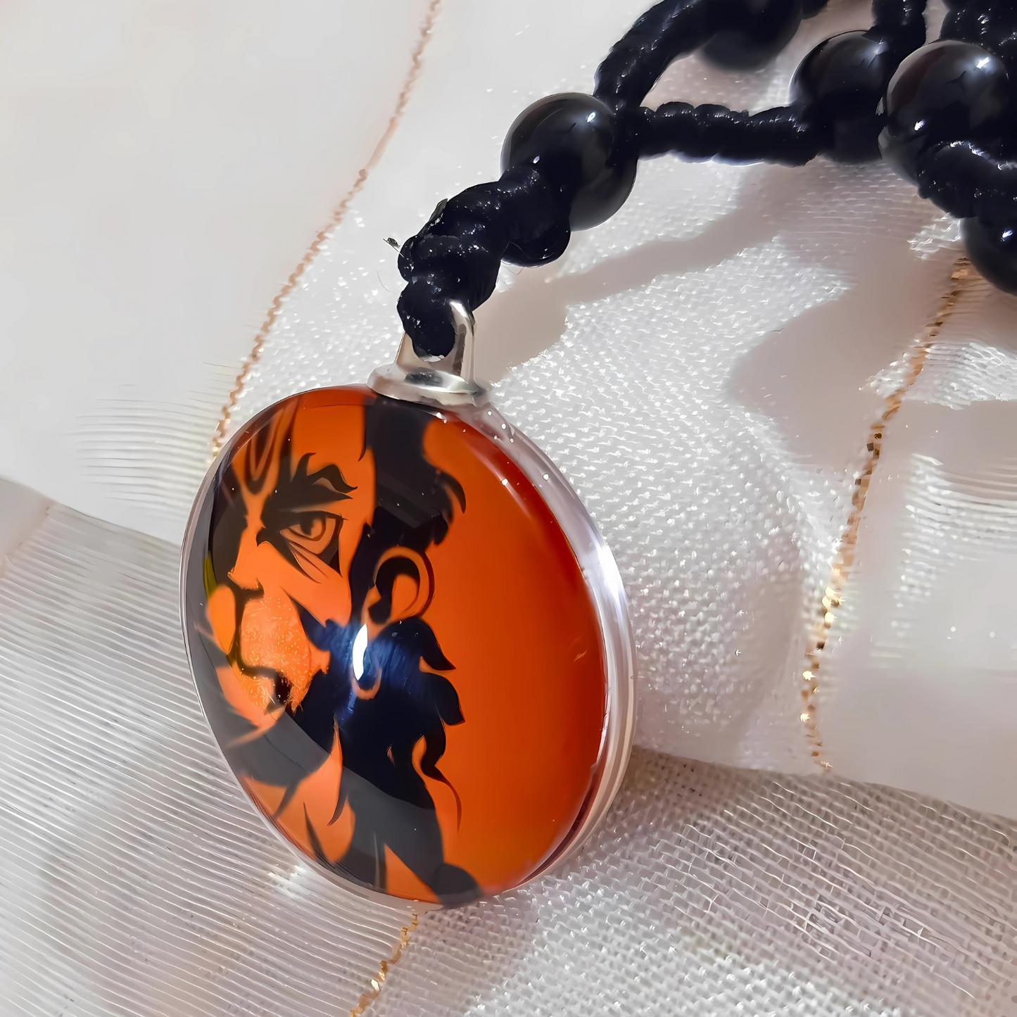Pendant side view and close up photo for beads necklace