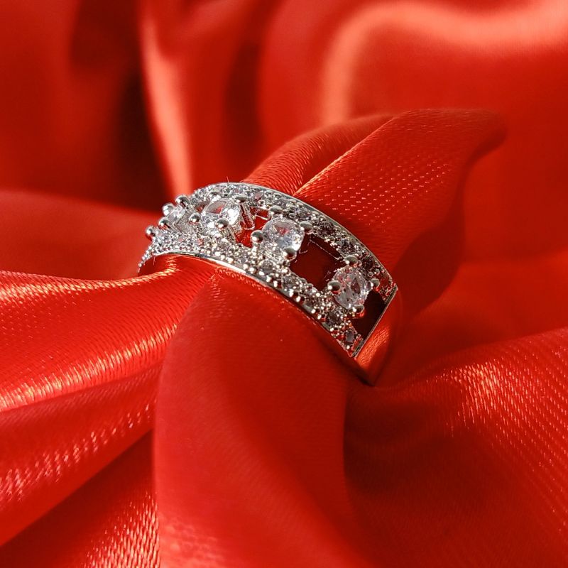 Beautiful Stainless Steel Adjustable Round Ring with Diamonds